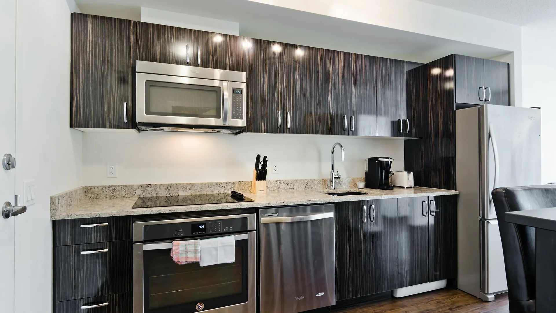 Lägenhet Suite Digs N3 YYC