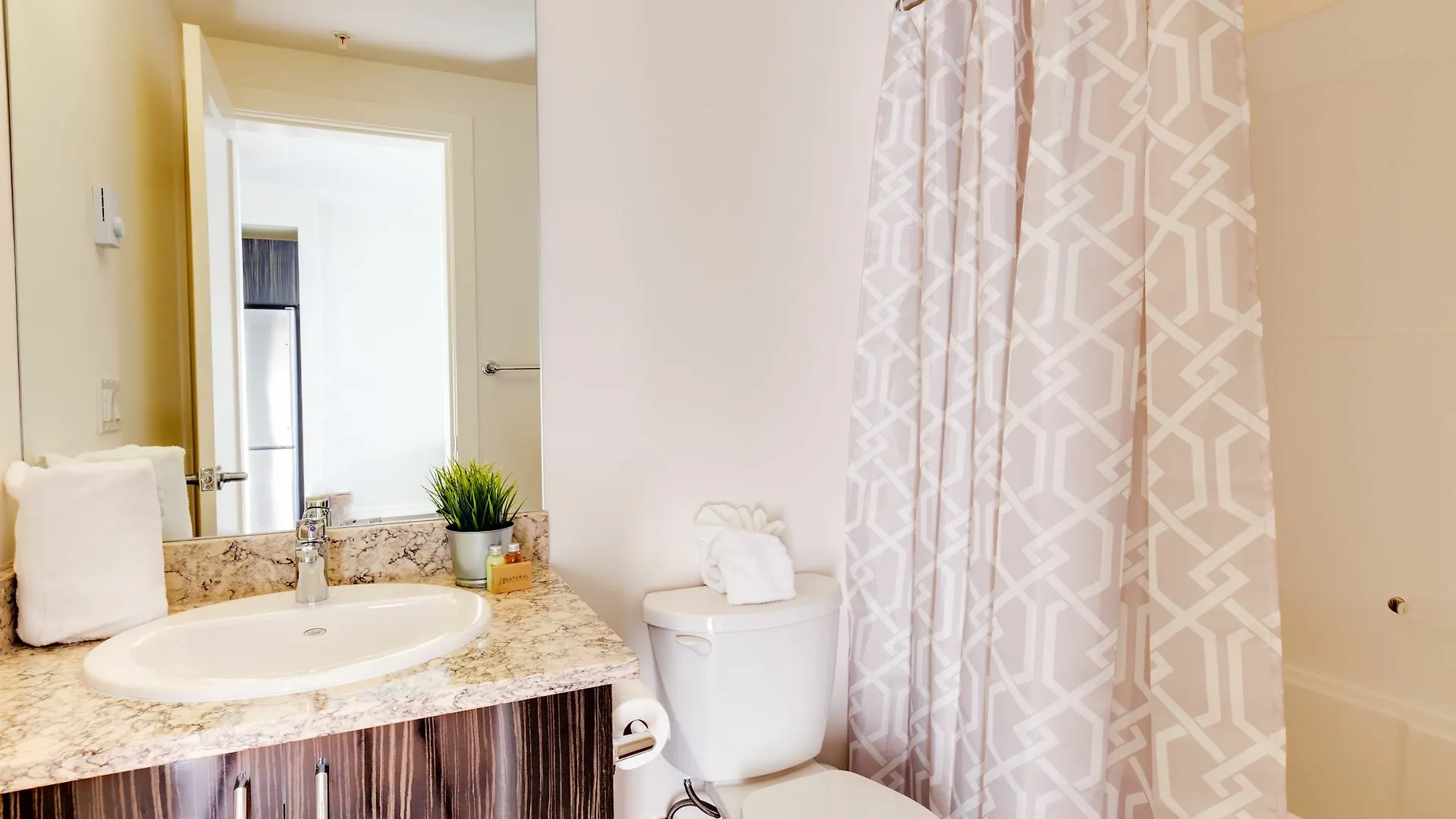 Suite Digs N3 YYC 0*,  Kanada