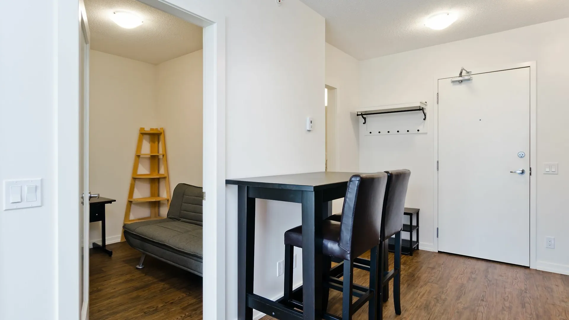 Suite Digs N3 YYC